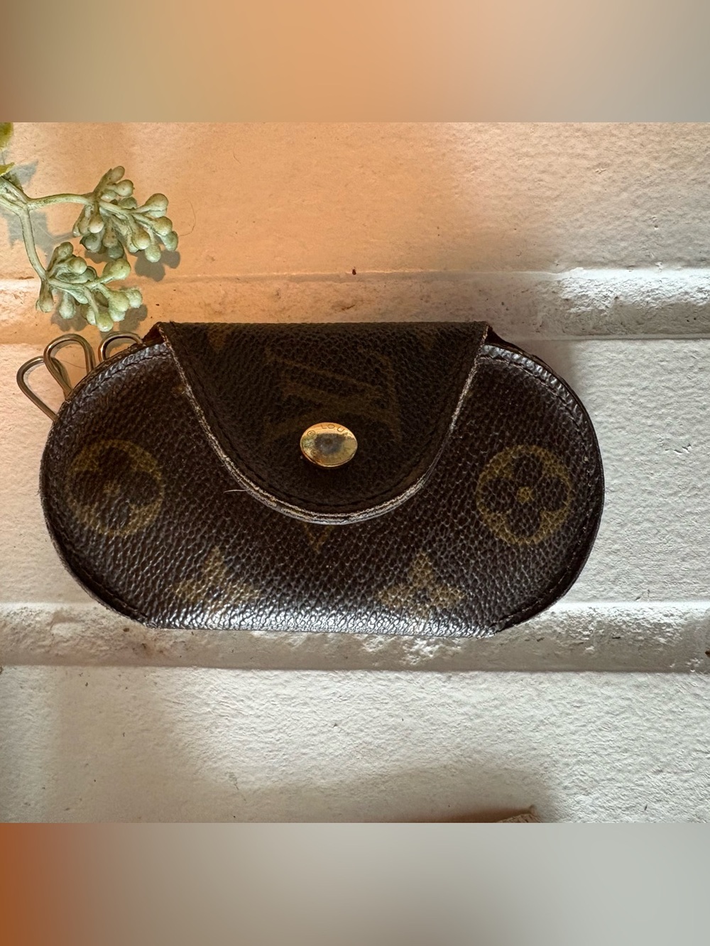 Louis Vuitton Monogram Key Case - Picture 2 of 9